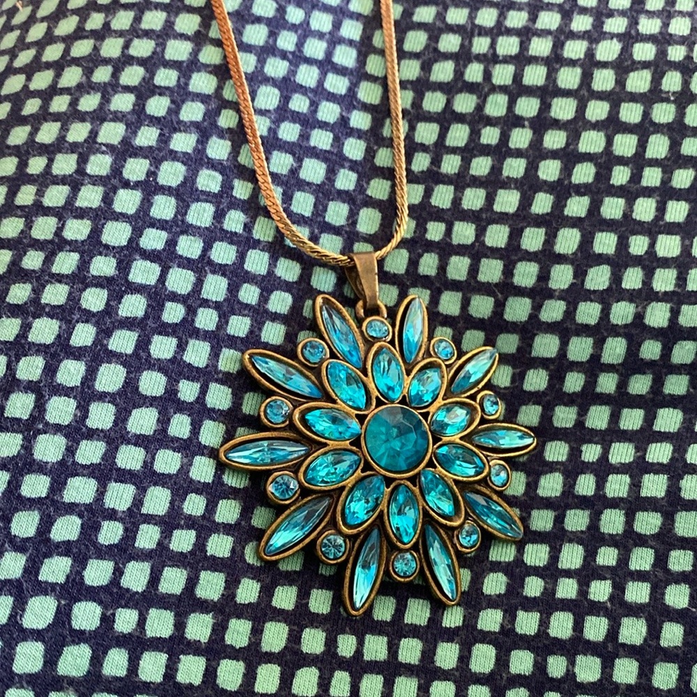 Elegant Vintage Gold and Blue Floral or Starburst Pendant Necklace